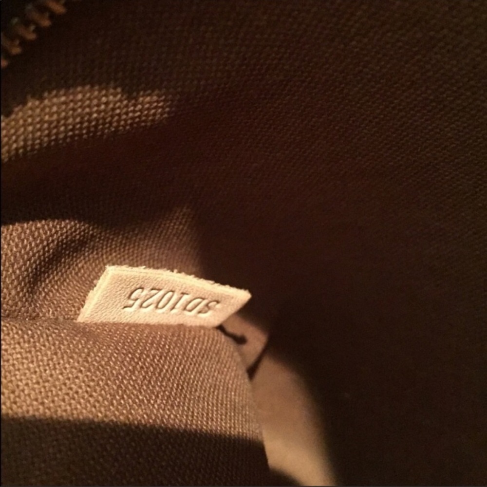 Trade with my new posh friend Authentic Louis Vuitton Batignolles - Picture 8 of 8